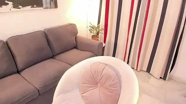 Raychell Black online show from October 19, 2025, 2:29 pm