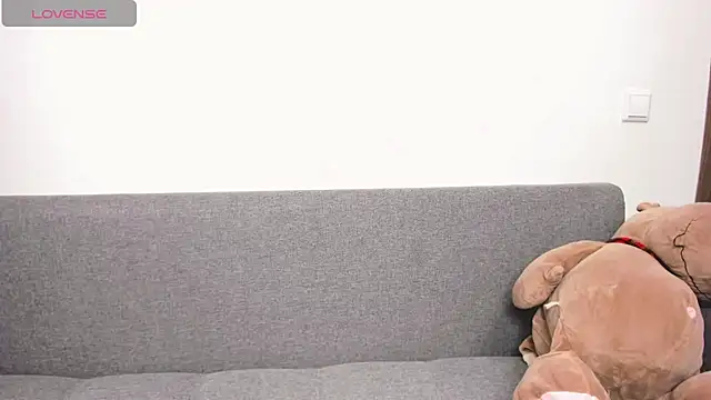  ellen meow  online show from December 11, 2024, 8:18 pm