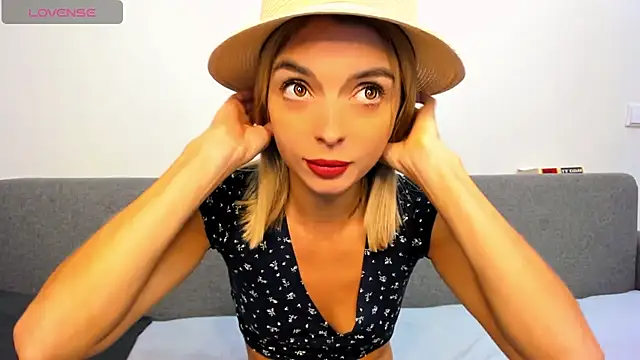  ellen meow  online show from September 25, 2025, 8:45 pm