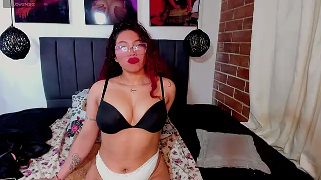 Snapshot of kyliejenner_hot chatting on September 22, 2025, 4:14 am kyliejenner hot online show from September 22, 2025, 4:14 am