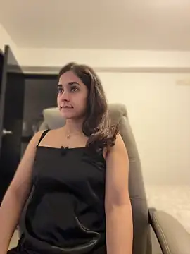 CuteeRose online show from April 16, 2026, 11:33 am