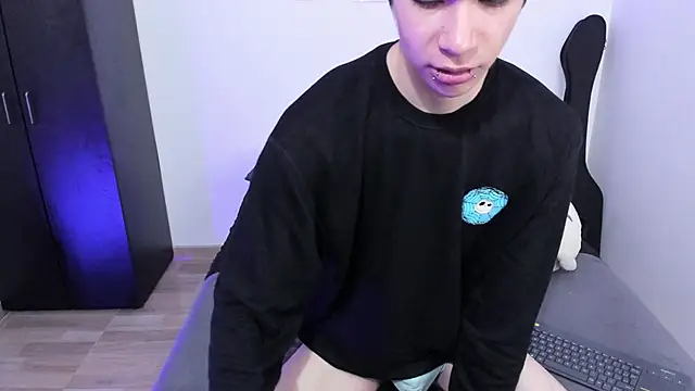 Snapshot of Aventure_Twinks chatting on March 18, 2025, 7:31 pm Aventure Twinks online show from March 18, 2025, 7:31 pm