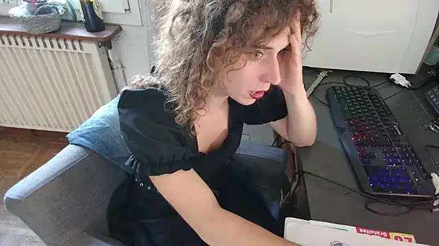 Prxscillia Tx online show from October 2, 2025, 9:49 am