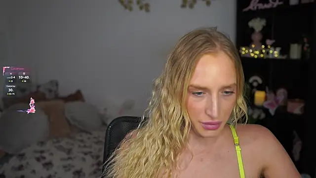 Snapshot of Nicolette__Shea_ chatting on December 12, 2024, 5:15 pm Nicolette Shea online show from December 12, 2024, 5:15 pm