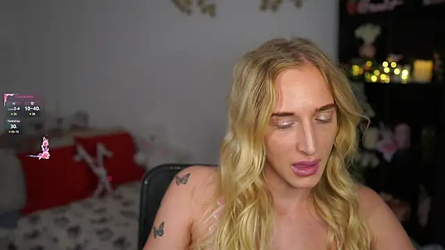 Snapshot of Nicolette__Shea_ chatting on December 20, 2024, 10:05 am Nicolette Shea online show from December 20, 2024, 10:05 am