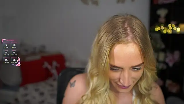 Snapshot of Nicolette__Shea_ chatting on December 24, 2024, 9:06 am Nicolette Shea online show from December 24, 2024, 9:06 am