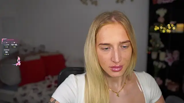 Snapshot of Nicolette__Shea_ chatting on December 31, 2024, 8:04 am Nicolette Shea online show from December 31, 2024, 8:04 am