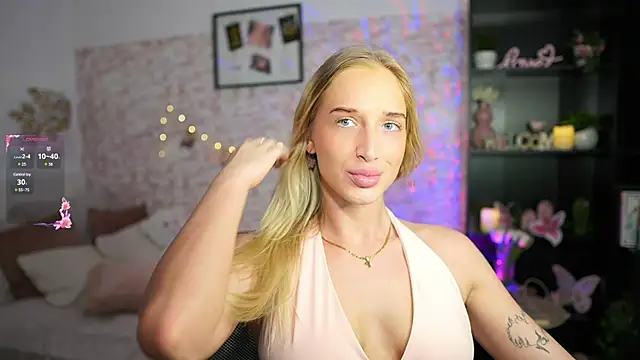 Snapshot of Nicolette__Shea_ chatting on March 7, 2025, 12:12 pm Nicolette Shea online show from March 7, 2025, 12:12 pm