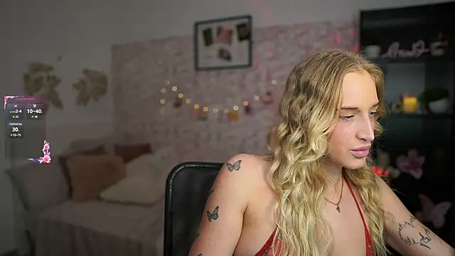 Snapshot of Nicolette__Shea_ chatting on March 19, 2025, 5:06 pm Nicolette Shea online show from March 19, 2025, 5:06 pm