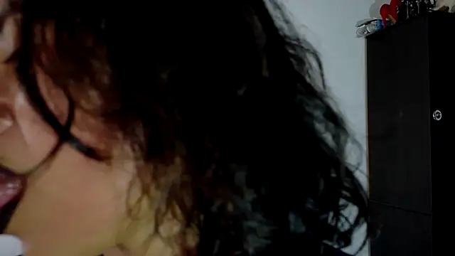 fantasty nylon online show from February 4, 2026, 9:31 pm