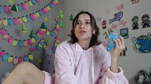 Snapshot of reaLISStic chatting on December 16, 2024, 11:39 pm reaLISStic online show from December 16, 2024, 11:39 pm