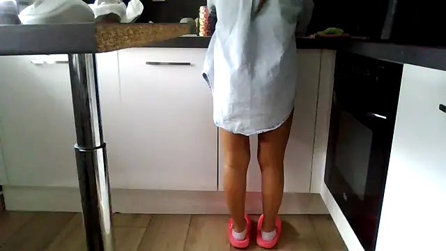 Snapshot of petite-Alondra chatting on February 4, 2026, 1:39 pm petite-Alondra online show from February 4, 2026, 1:39 pm