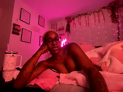 VixenCapri online show from November 16, 2025, 3:01 am