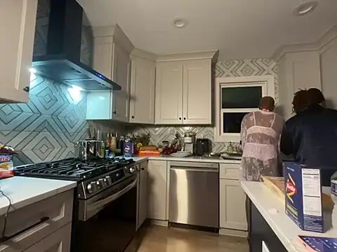 VixenCapri online show from April 12, 2026, 3:00 am