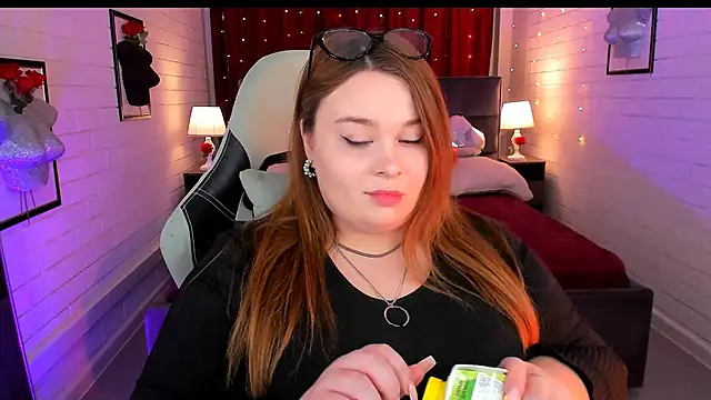 Snapshot of KimberlyMaran chatting on March 12, 2025, 9:12 am KimberlyMaran online show from March 12, 2025, 9:12 am