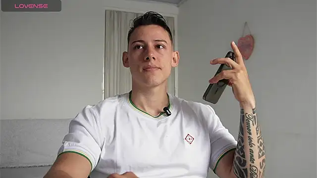 Muscle King Cum online show from April 15, 2026, 2:02 pm