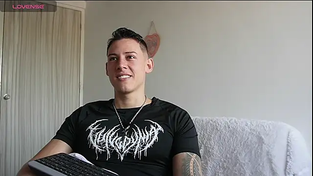Muscle King Cum online show from June 24, 2026, 1:43 pm