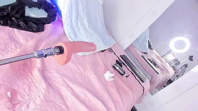 Hilary Smile  online show from February 1, 2025, 11:06 pm