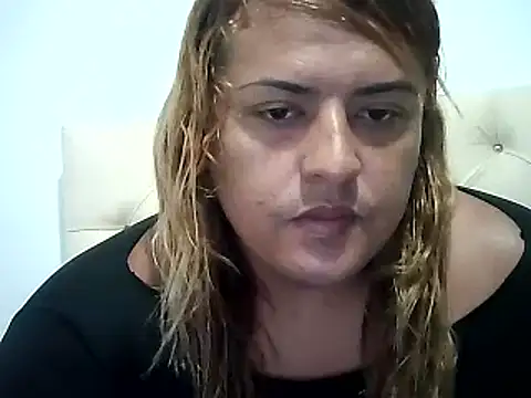 Snapshot of KIARAMARSHALLWELLZ chatting on December 13, 2024, 11:02 am KIARAMARSHALLWELLZ online show from December 13, 2024, 11:02 am