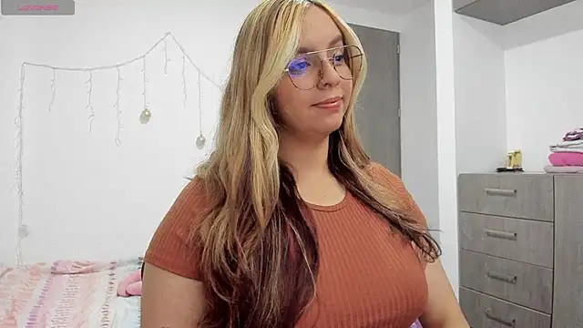 Valery7rose  online show from March 18, 2025, 10:37 pm