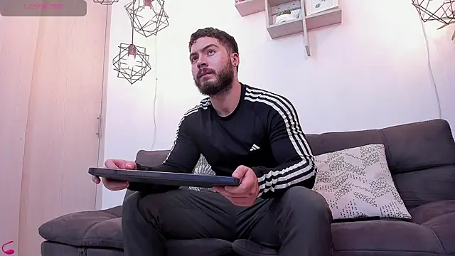 SebastianVilla  online show from January 7, 2025, 11:14 pm