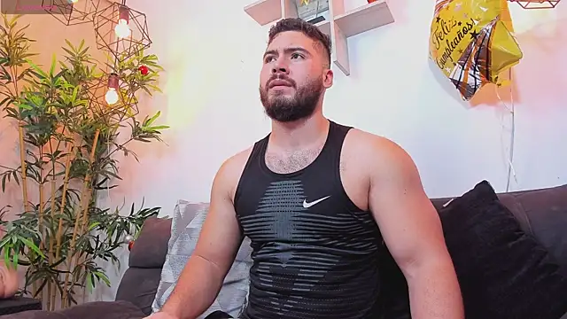 SebastianVilla  online show from April 14, 2026, 10:05 pm