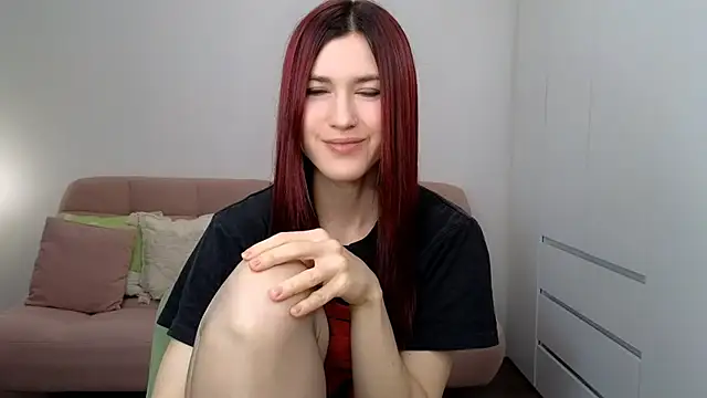 Snapshot of AliciaNewell chatting on October 15, 2025, 9:09 am AliciaNewell online show from October 15, 2025, 9:09 am