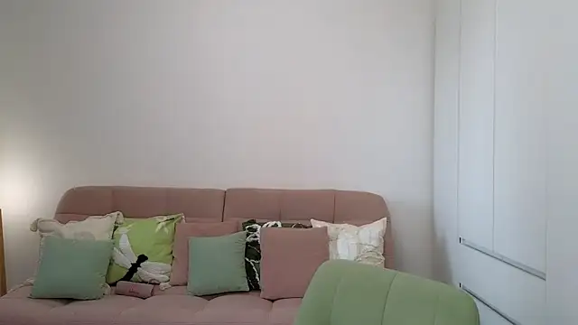 Snapshot of AliciaNewell chatting on October 19, 2025, 10:27 am AliciaNewell online show from October 19, 2025, 10:27 am