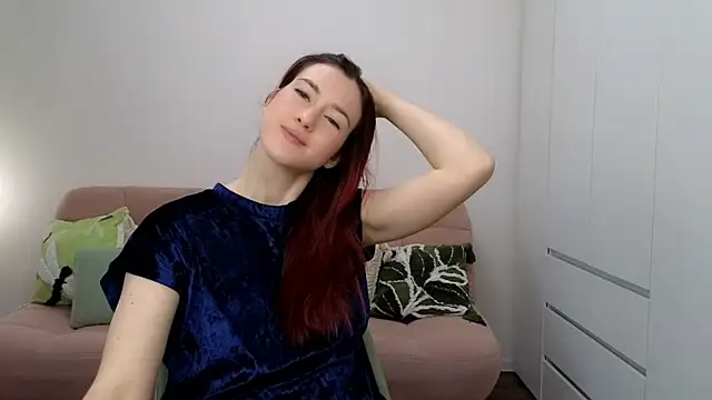 Snapshot of AliciaNewell chatting on November 4, 2025, 9:08 am AliciaNewell online show from November 4, 2025, 9:08 am