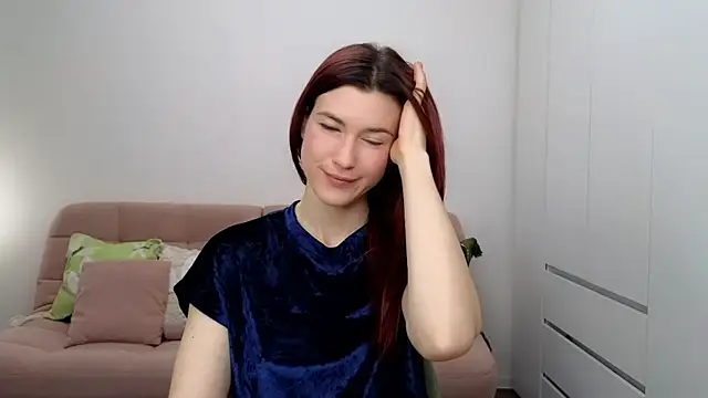 Snapshot of AliciaNewell chatting on November 5, 2025, 8:47 am AliciaNewell online show from November 5, 2025, 8:47 am