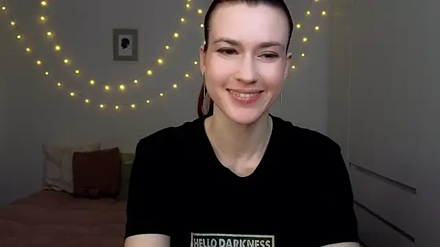 AliciaNewell online show from April 6, 2026, 4:08 pm