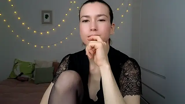 Snapshot of AliciaNewell chatting on July 4, 2026, 4:18 am AliciaNewell online show from July 4, 2026, 4:18 am