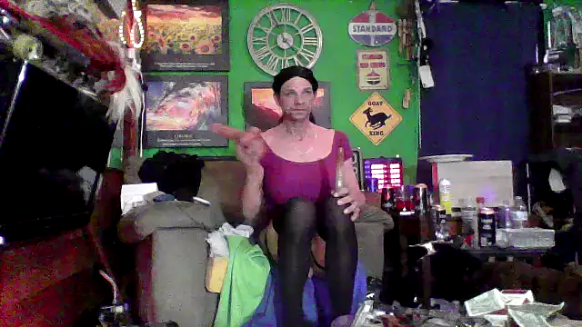 Snapshot of Brooke-lynn chatting on February 11, 2025, 4:24 pm Brooke-lynn online show from February 11, 2025, 4:24 pm