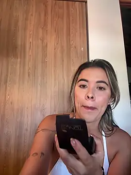 Emilia Bakerr online show from July 17, 2026, 7:52 pm