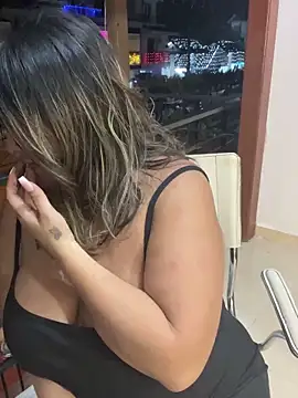 Snapshot of MrsFoucher chatting on December 8, 2024, 2:49 am MrsFoucher online show from December 8, 2024, 2:49 am