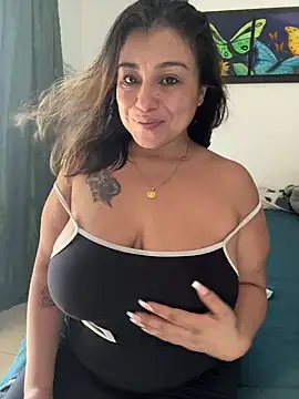 Snapshot of MrsFoucher chatting on December 8, 2024, 5:55 pm MrsFoucher online show from December 8, 2024, 5:55 pm