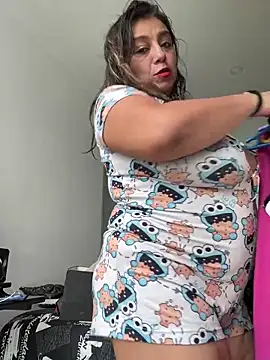 Snapshot of MrsFoucher chatting on February 14, 2025, 9:10 pm MrsFoucher online show from February 14, 2025, 9:10 pm