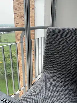 Snapshot of MrsFoucher chatting on February 27, 2025, 1:28 pm MrsFoucher online show from February 27, 2025, 1:28 pm