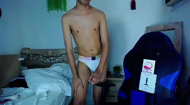 Snapshot of huge_armound chatting on January 31, 2025, 4:38 pm huge armound online show from January 31, 2025, 4:38 pm