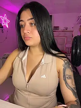 lucianaroy online show from April 19, 2026, 5:51 am