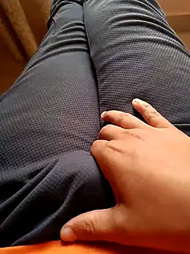 Alonesexyboy1 online show from November 17, 2025, 9:26 am