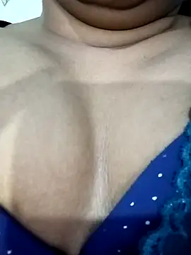 Snapshot of Gulabo-jaan chatting on December 15, 2025, 5:01 am Gulabo-jaan online show from December 15, 2025, 5:01 am