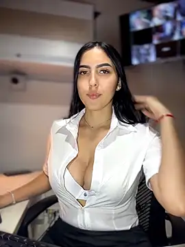 MarianaBenz online show from June 21, 2026, 12:13 am