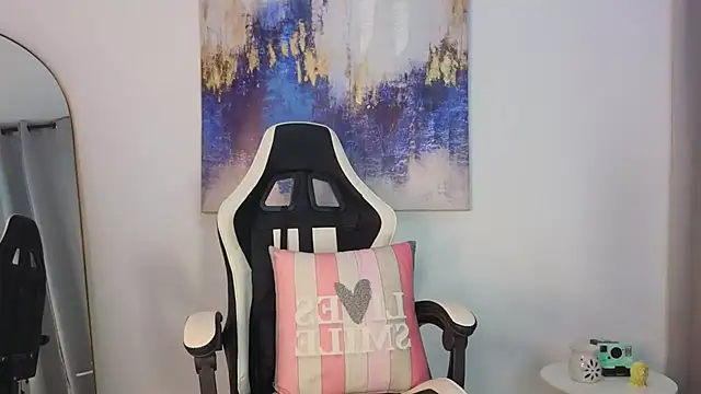 KristennBlue online show from November 23, 2025, 10:04 am