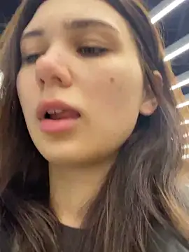 QuitieLia online show from December 2, 2024, 8:19 am