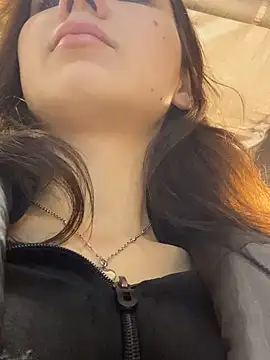 QuitieLia online show from December 20, 2024, 8:28 am