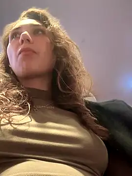 QuitieLia online show from October 10, 2025, 8:46 am