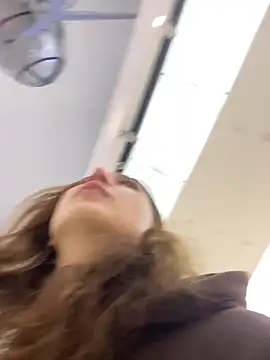 QuitieLia online show from March 15, 2026, 8:20 am