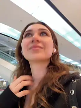 QuitieLia online show from April 13, 2026, 7:25 am