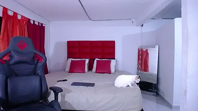 Snapshot of LyonGallego_ chatting on February 5, 2026, 10:20 am LyonGallego online show from February 5, 2026, 10:20 am